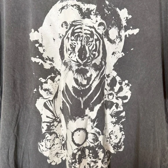 Free People x Vintage Canvas Cotton Distressed Tiger Print T-Shirt Size Medium - Picture 5 of 7